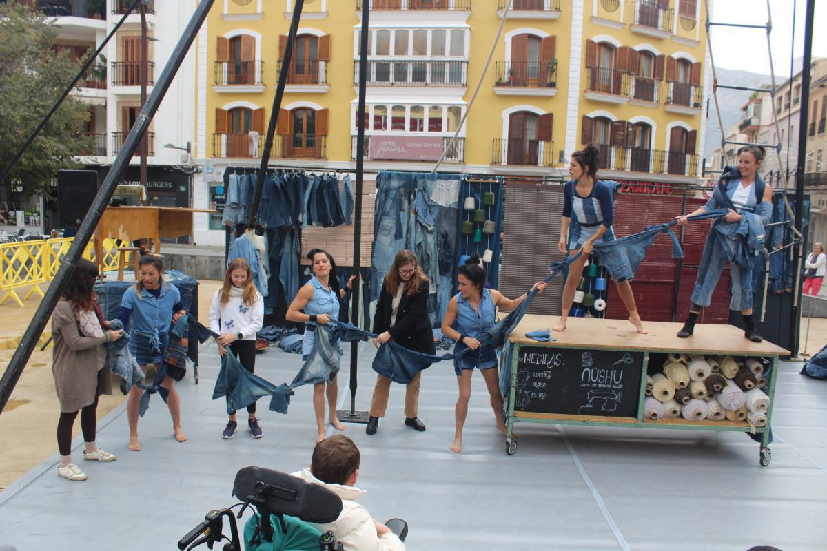 Dénia "Rompe el pacto" en un 25N con los niños como protagonistas Dénia "Rompe el pacto" en un 25N con los niños como protagonistas