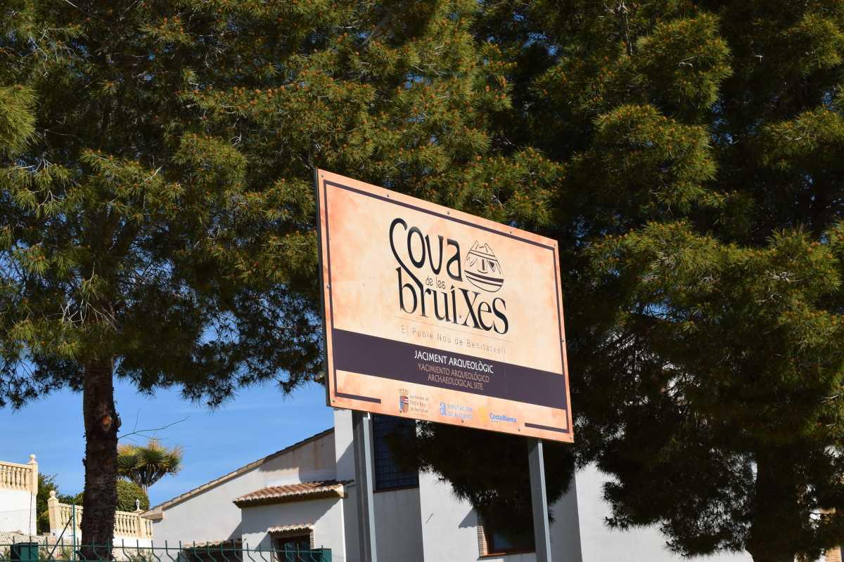 Benitatxell organiza un voluntariado arqueológico en el yacimiento de la Cova de les Bruixes Benitatxell organiza un voluntariado arqueológico en el yacimiento de la Cova de les Bruixes