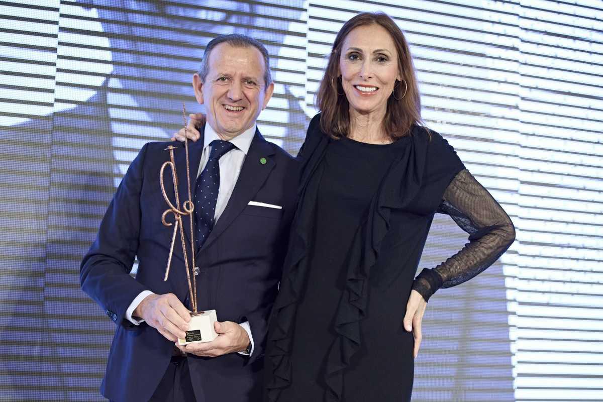 Ángel Vives, Premio Poco Frecuentes a la Farmacia Comunitaria por su compromiso con las enfermedades poco frecuentes Ángel Vives, Premio Poco Frecuentes a la Farmacia Comunitaria por su compromiso con las enfermedades poco frecuentes