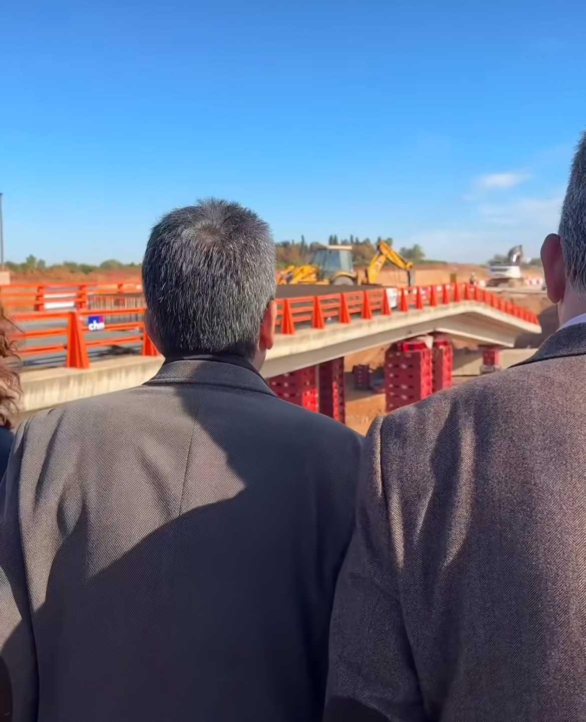 Carlos Mazón supervisa las obras exprés del vial CV-36 afectado por la DANA y reclama medidas urgentes al Gobierno central Carlos Mazón supervisa las obras exprés del vial CV-36 afectado por la DANA y reclama medidas urgentes al Gobierno central