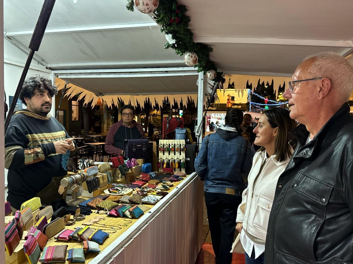 El Mercado de Navidad de Dénia repleto de ambiente en el puente de la Constitución El Mercado de Navidad de Dénia repleto de ambiente en el puente de la Constitución