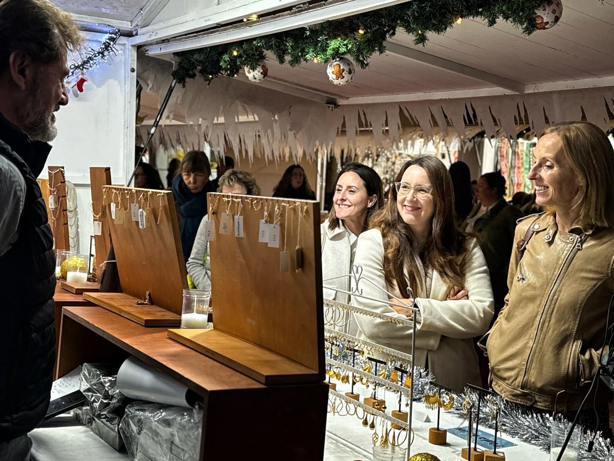 El Mercado de Navidad de Dénia repleto de ambiente en el puente de la Constitución El Mercado de Navidad de Dénia repleto de ambiente en el puente de la Constitución