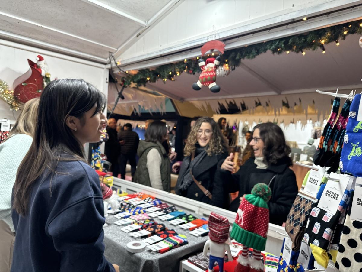 El Mercado de Navidad de Dénia repleto de ambiente en el puente de la Constitución El Mercado de Navidad de Dénia repleto de ambiente en el puente de la Constitución