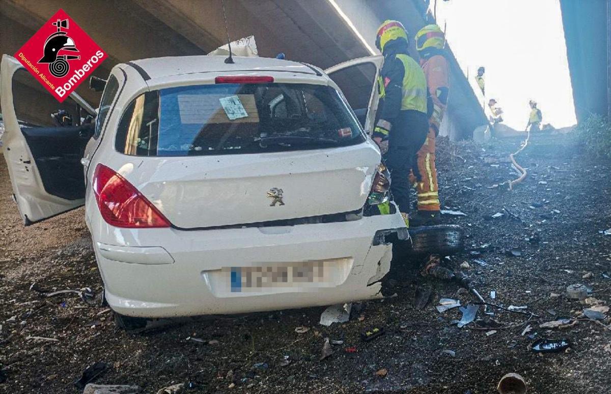 Un herido grave tras precipitarse por la autopista a la altura de Gata de Gorgos Un herido grave tras precipitarse por la autopista a la altura de Gata de Gorgos