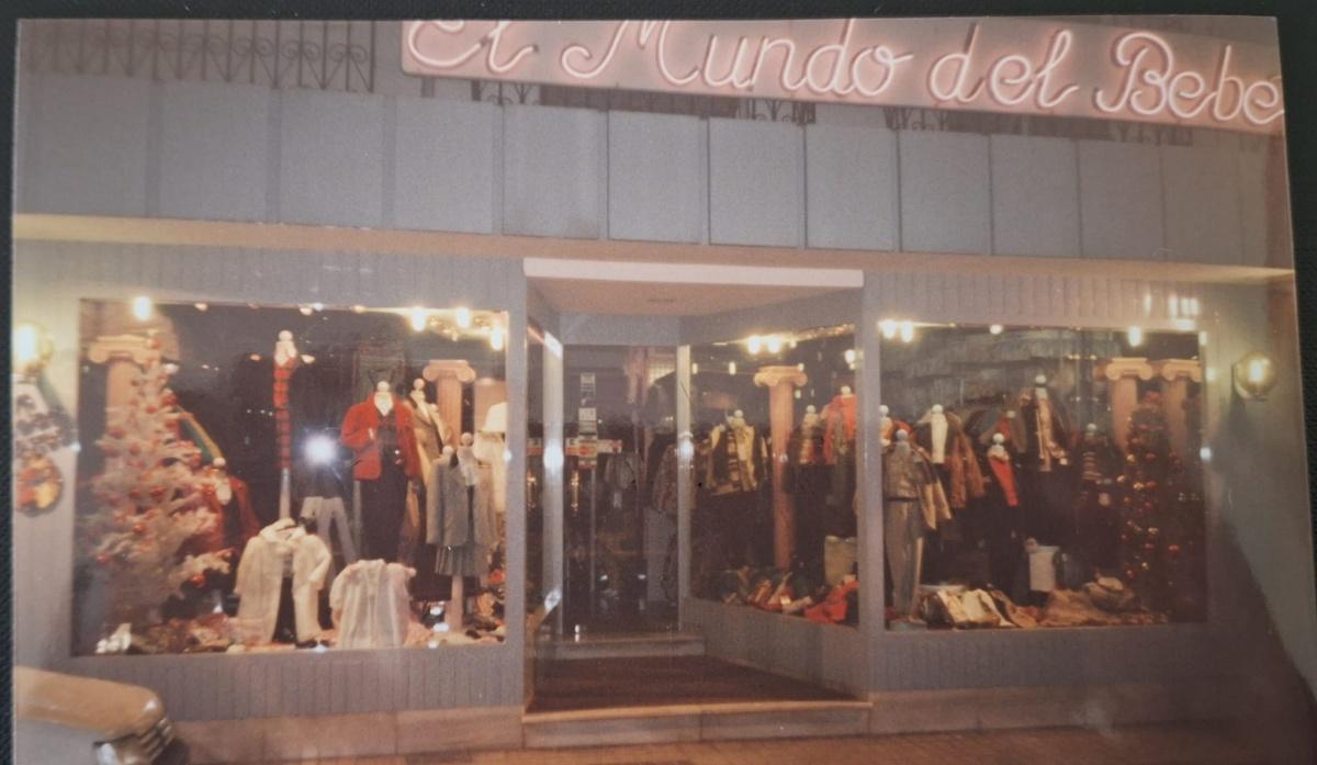 El Mundo del Bebé de Dénia, un emblema de las tiendas de barrio, baja la persiana El Mundo del Bebé de Dénia, un emblema de las tiendas de barrio, baja la persiana