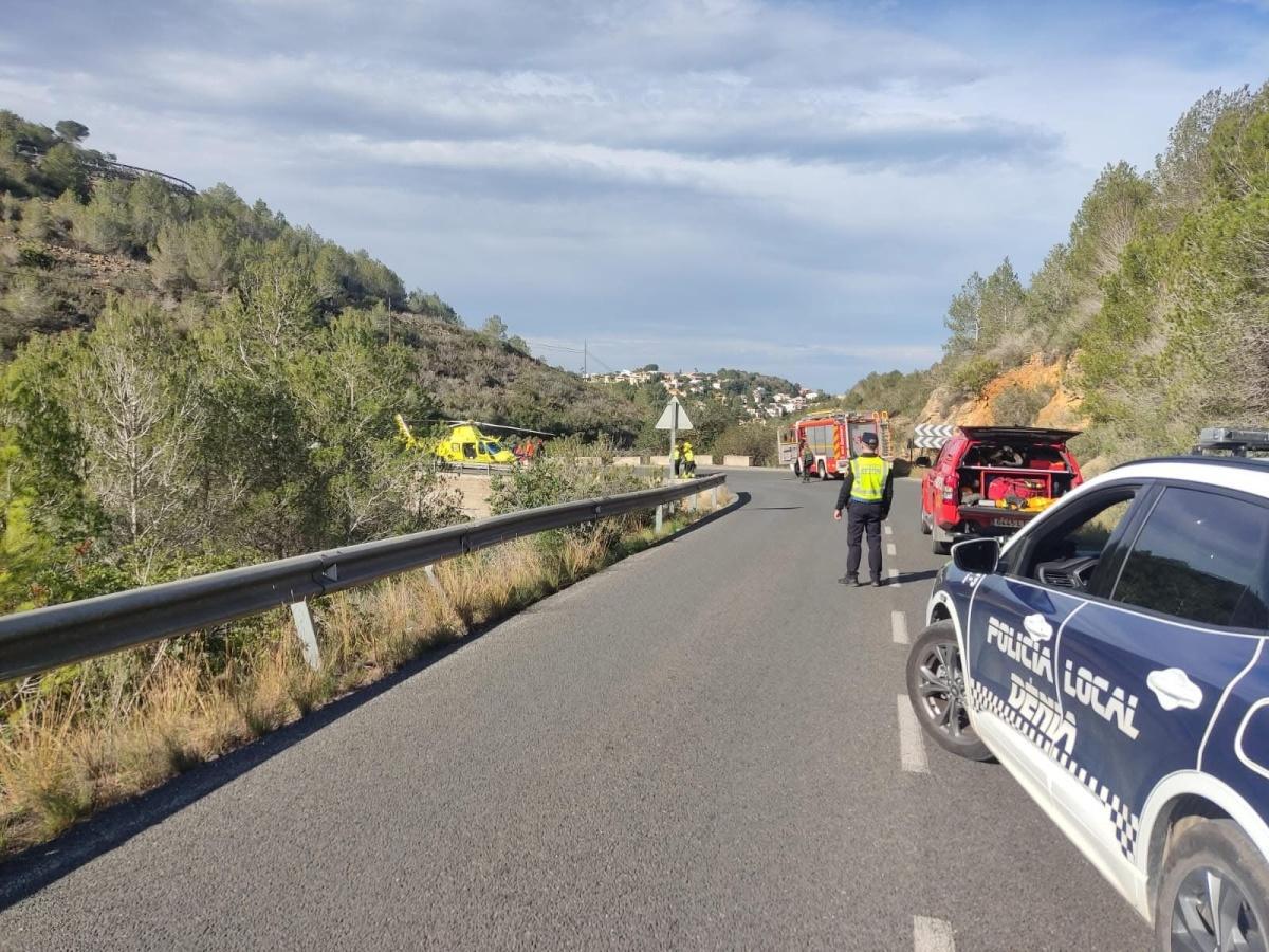 Rescate de un ciclista tras caer por un barranco de Les Planes de Dénia