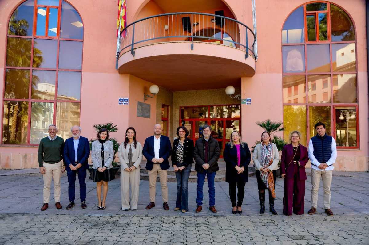 La consellera Ruth Merino visita Teulada para anunciar la renovación del centro de extensión de TDT 