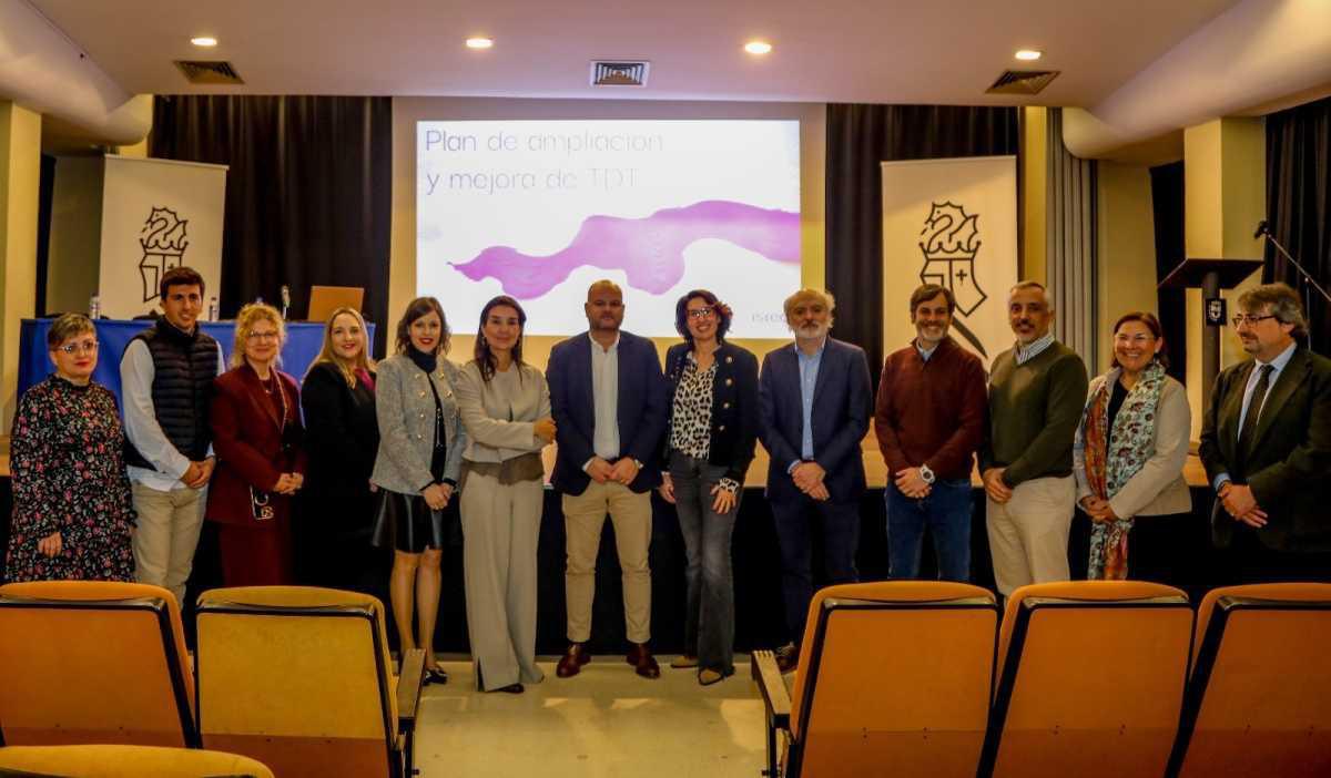 La consellera Ruth Merino visita Teulada para anunciar la renovación del centro de extensión de TDT 