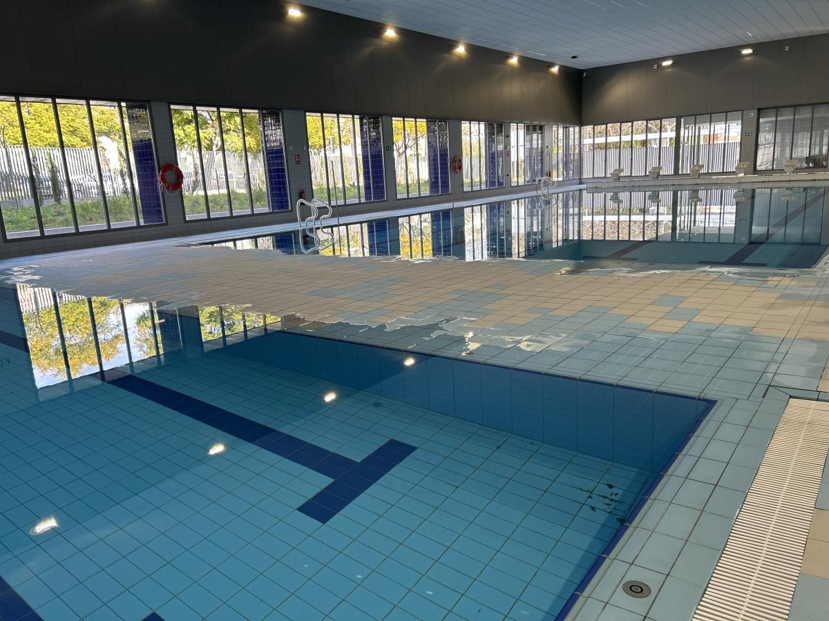 Indignación de la alcaldesa de Xàbia ante 71 deficiencias de la piscina municipal Indignación de la alcaldesa de Xàbia ante 71 deficiencias de la piscina municipal