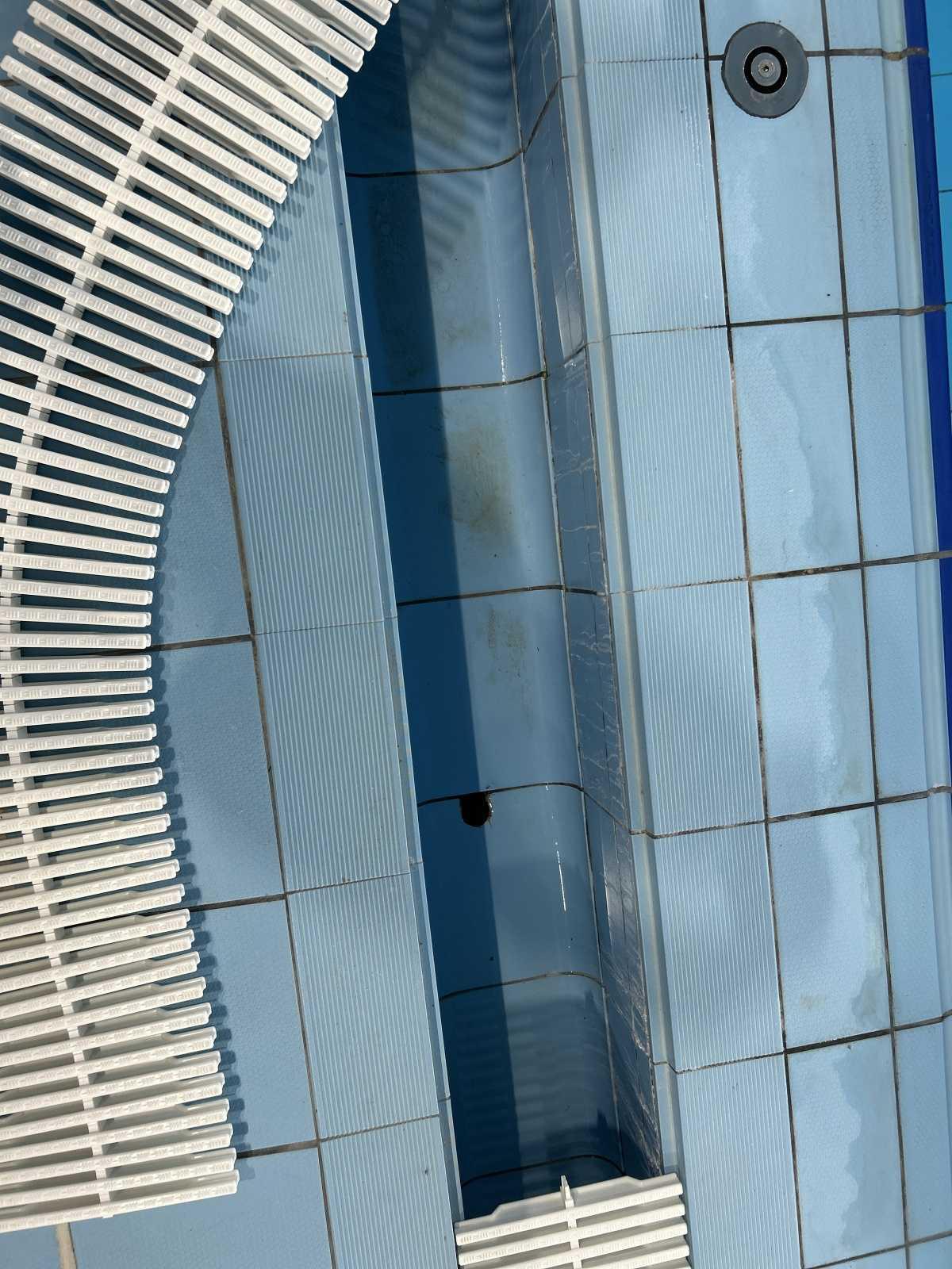 Indignación de la alcaldesa de Xàbia ante 71 deficiencias de la piscina municipal Indignación de la alcaldesa de Xàbia ante 71 deficiencias de la piscina municipal