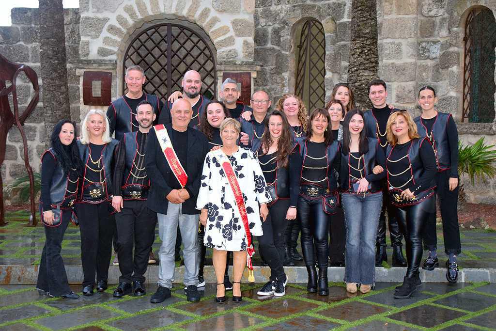 Rosa M. Zamora y José Leal son los Capitanes de la Filà Pirates de Sant Jaume de Xàbia Rosa M. Zamora y José Leal son los Capitanes de la Filà Pirates de Sant Jaume de Xàbia