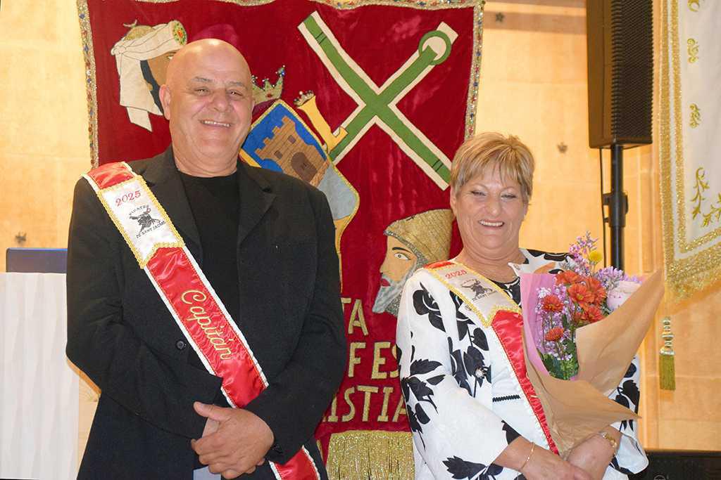 Rosa M. Zamora y José Leal son los Capitanes de la Filà Pirates de Sant Jaume de Xàbia Rosa M. Zamora y José Leal son los Capitanes de la Filà Pirates de Sant Jaume de Xàbia