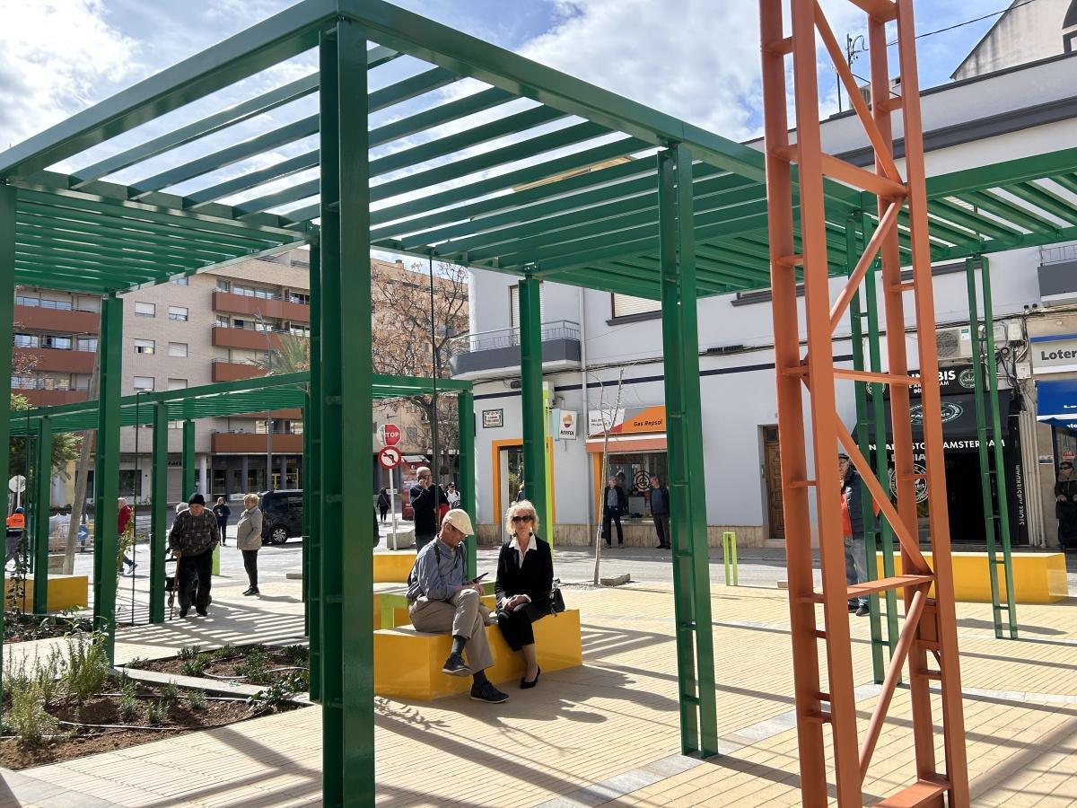 Queda inaugurada la controvertida plaza Maria Hervàs de Dénia