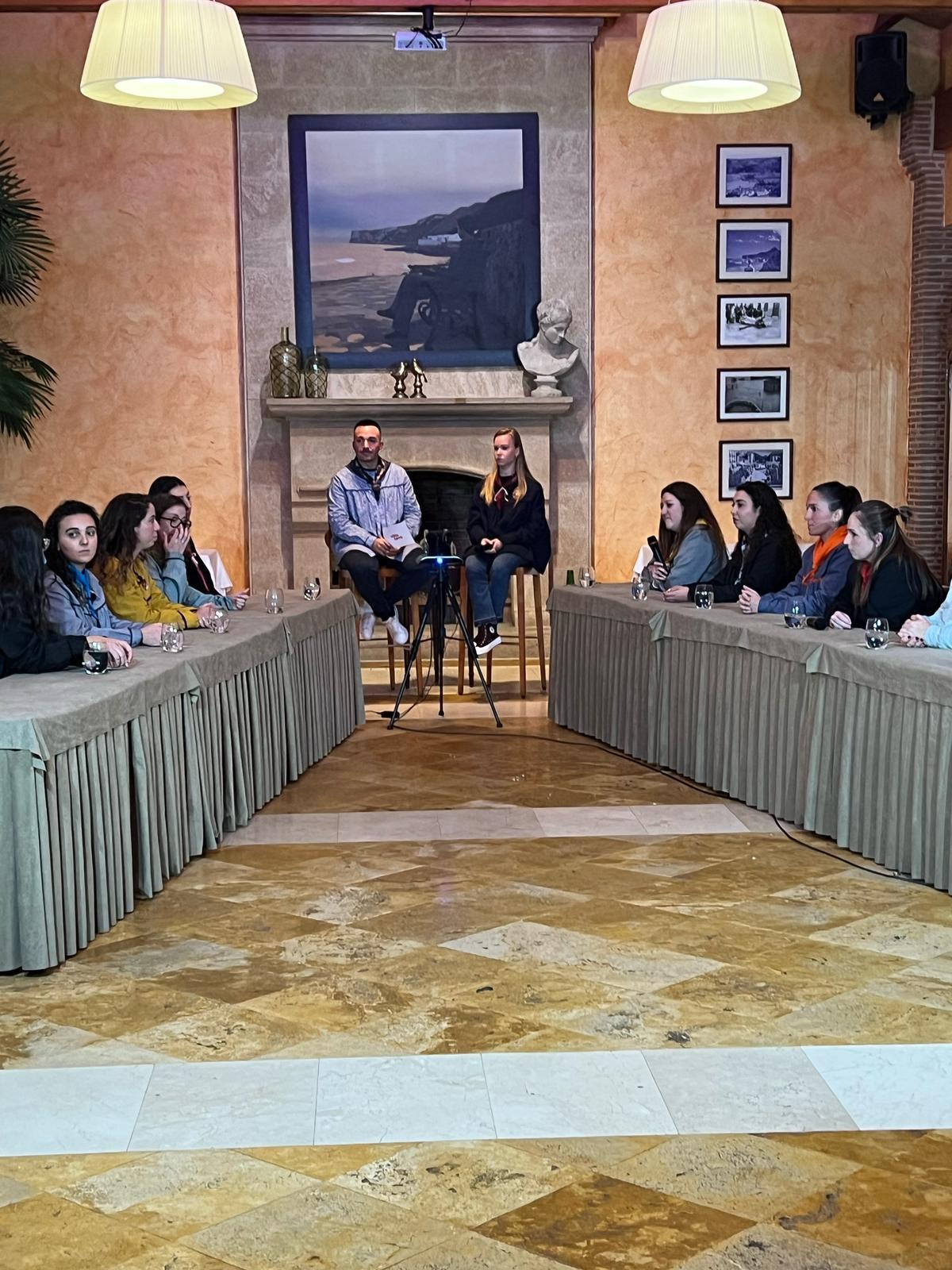 Las falleras mayores de Dénia debaten acerca de la fiesta con Vistanova