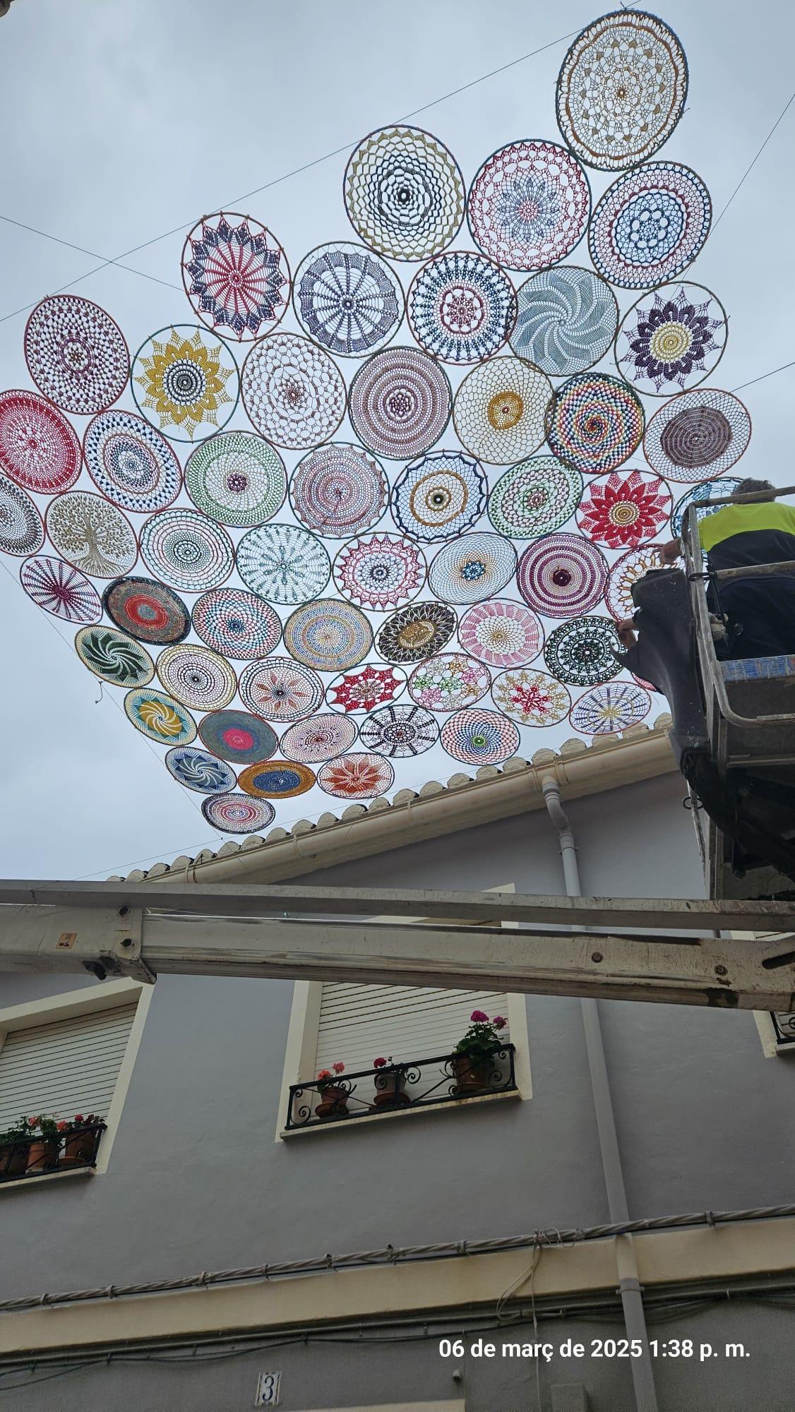 Els Poblets se llena de mandalas para recibir el 8M Els Poblets se llena de mandalas para recibir el 8M