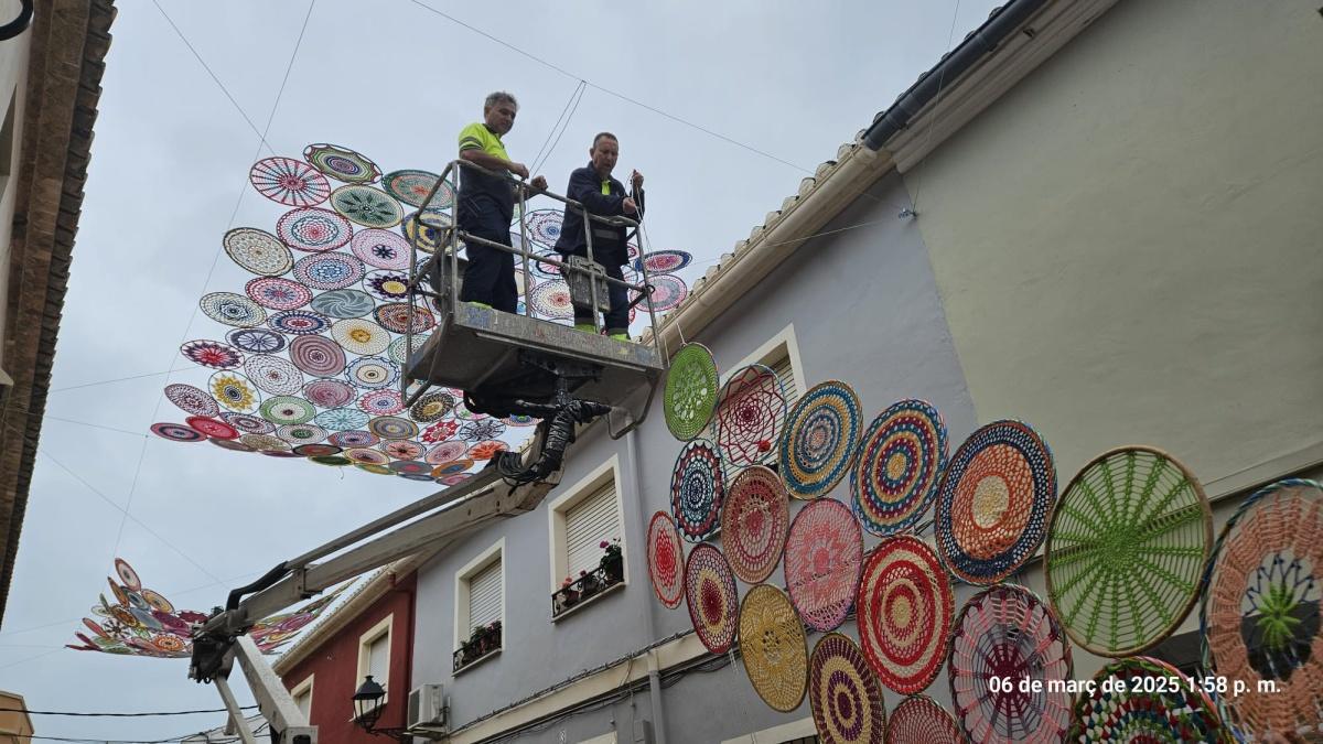 Els Poblets se llena de mandalas para recibir el 8M Els Poblets se llena de mandalas para recibir el 8M