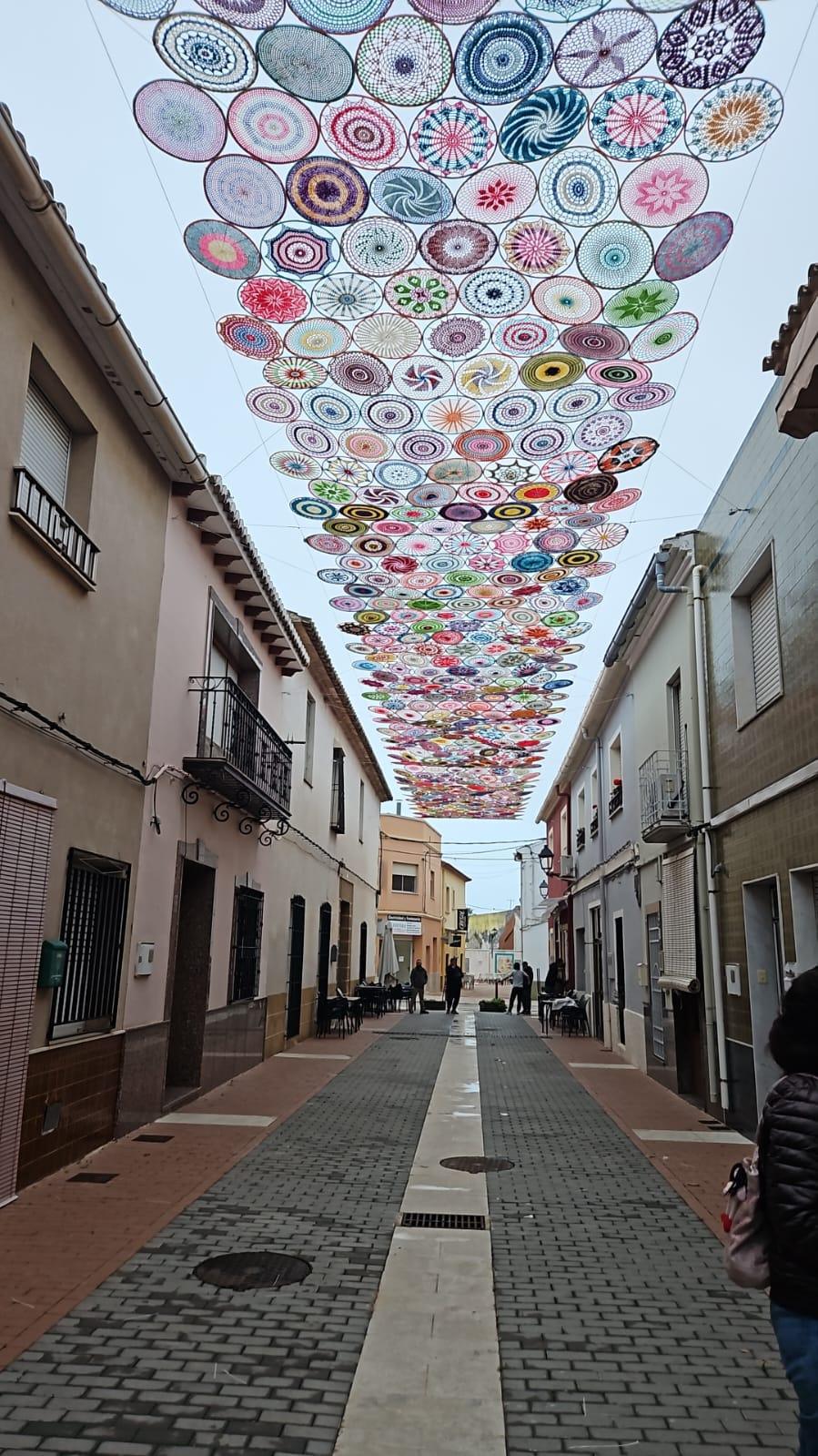 Els Poblets se llena de mandalas para recibir el 8M Els Poblets se llena de mandalas para recibir el 8M
