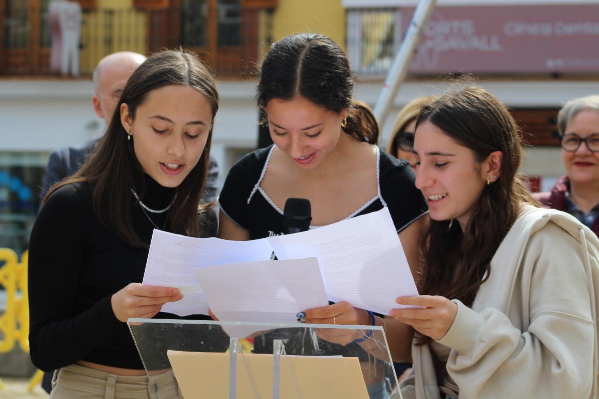 Tributo a la mujer limpiadora en un 8M cargado de simbolismo en Dénia Tributo a la mujer limpiadora en un 8M cargado de simbolismo en Dénia