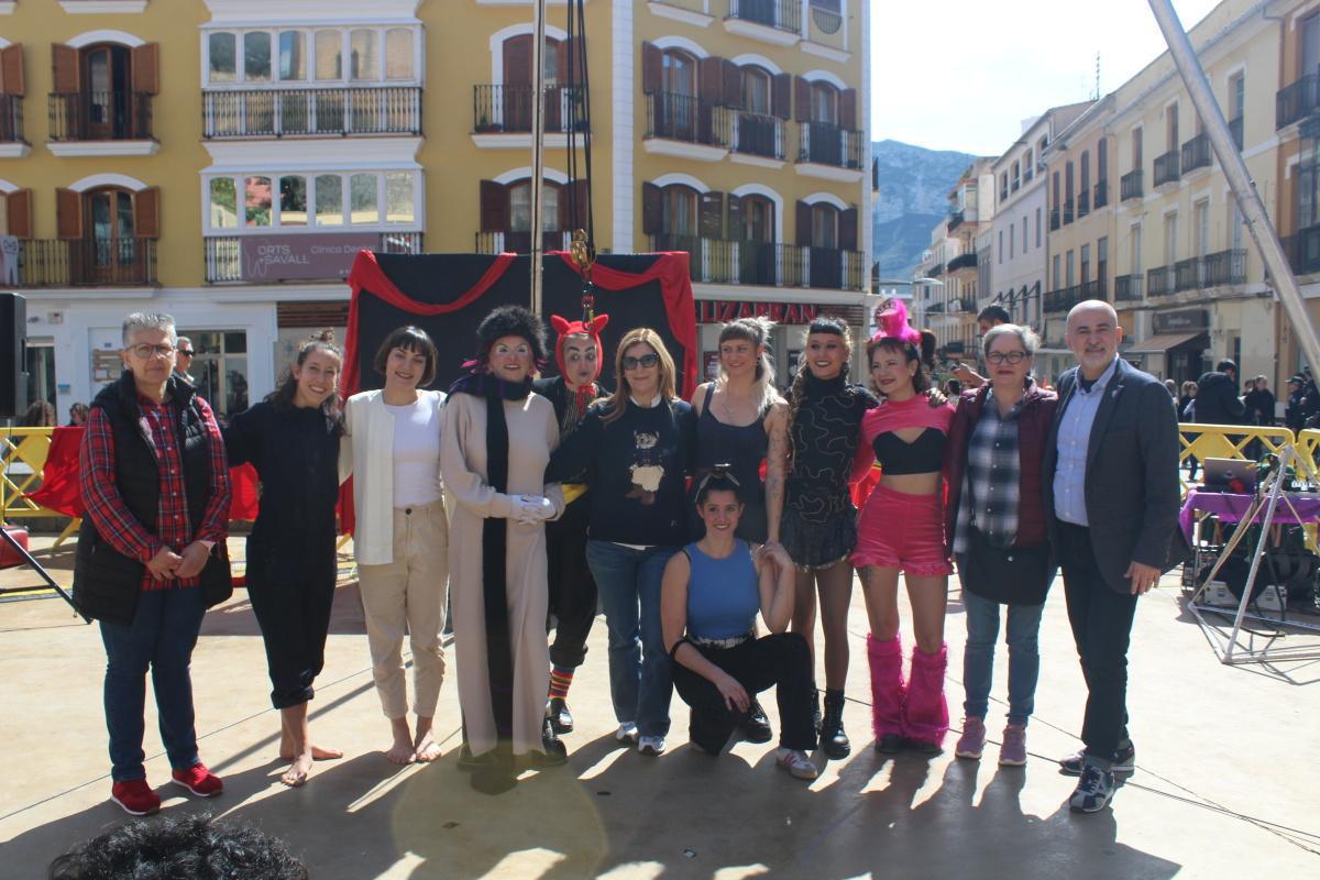 Tributo a la mujer limpiadora en un 8M cargado de simbolismo en Dénia