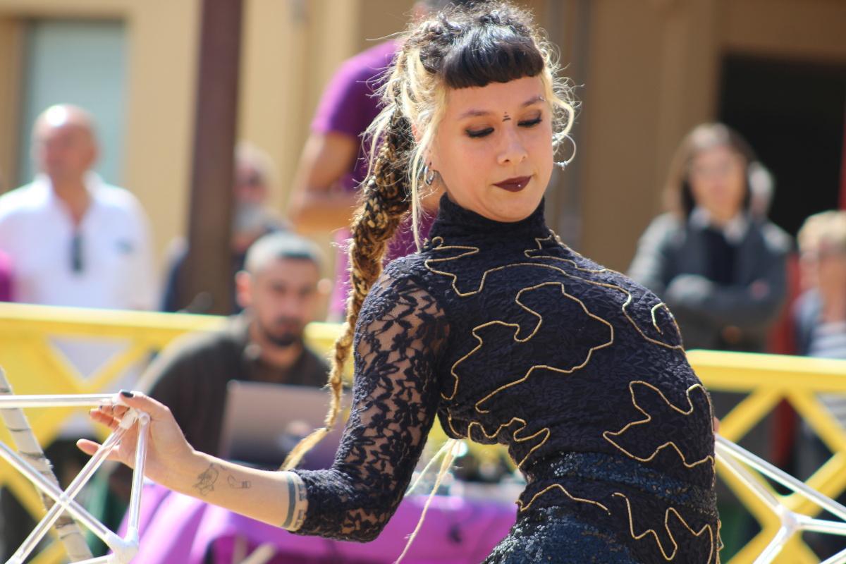 Tributo a la mujer limpiadora en un 8M cargado de simbolismo en Dénia