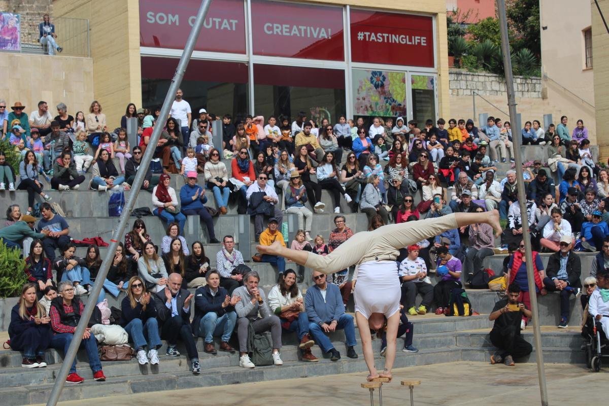 Tributo a la mujer limpiadora en un 8M cargado de simbolismo en Dénia Tributo a la mujer limpiadora en un 8M cargado de simbolismo en Dénia