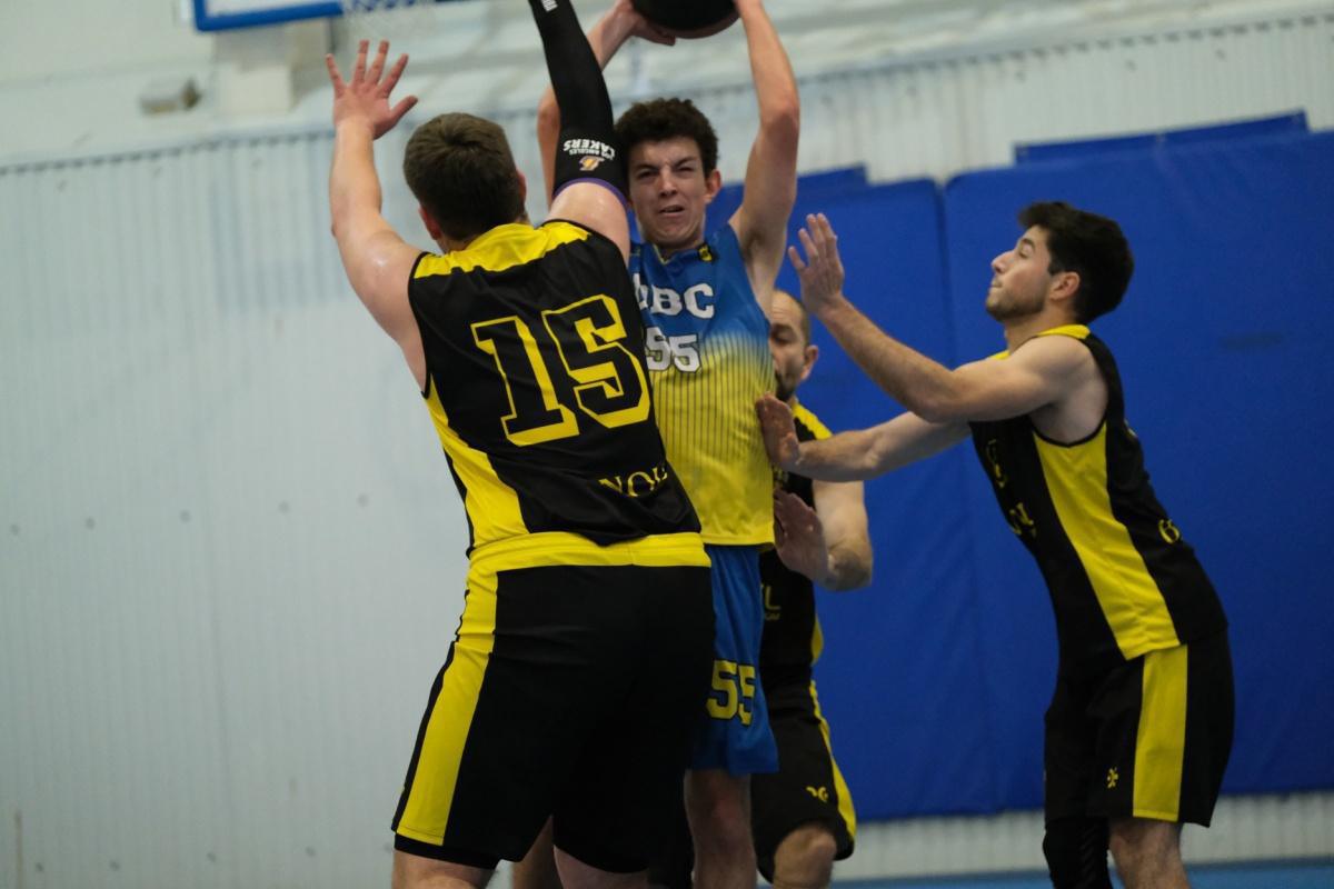 Dénia Báquet se adelanta al Senior Femenino Autonómico y Masculino 1º Zonal Dénia Báquet se adelanta al Senior Femenino Autonómico y Masculino 1º Zonal