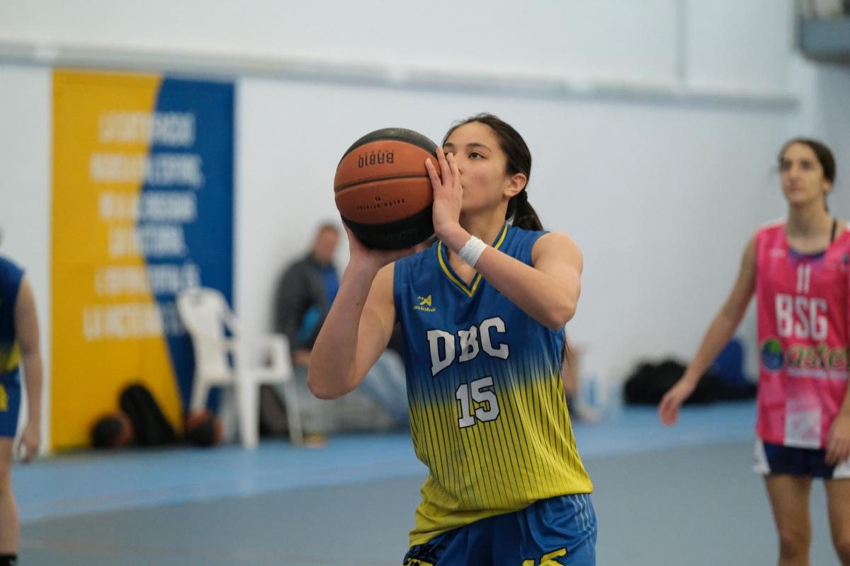 Dénia Báquet se adelanta al Senior Femenino Autonómico y Masculino 1º Zonal Dénia Báquet se adelanta al Senior Femenino Autonómico y Masculino 1º Zonal