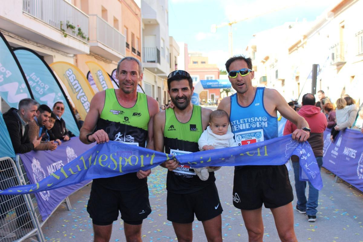 Toni Soler y Andrea Abad conquistan la VIII Volta a Peu de Benitatxell Toni Soler y Andrea Abad conquistan la VIII Volta a Peu de Benitatxell