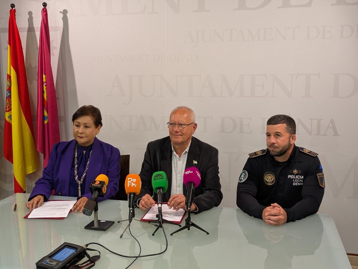El hospital HCB dona material de emergencias para la formación de la Policía de Dénia