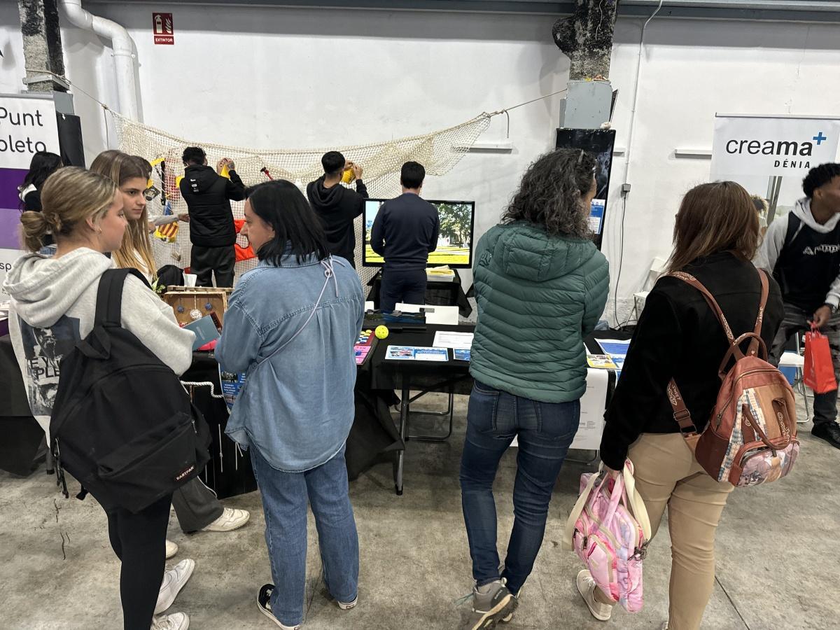 "Orienta't" deja ver como la Inteligencia Artificial emerge entre las profesiones de futuro "Orienta't" deja ver como la Inteligencia Artificial emerge entre las profesiones de futuro