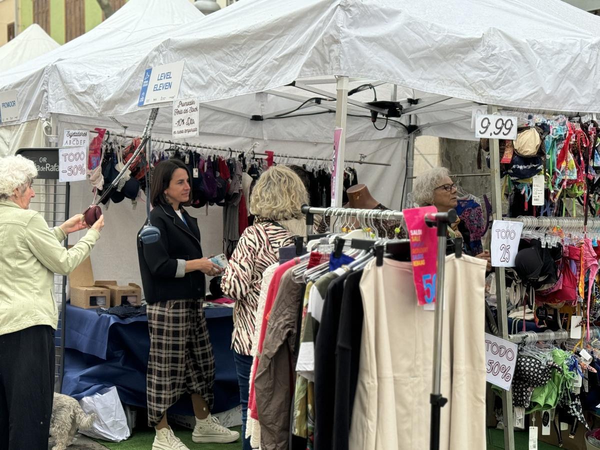 Gran ambiente en la Feria del Stock de Dénia Gran ambiente en la Feria del Stock de Dénia