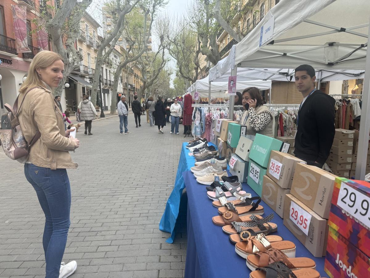 Gran ambiente en la Feria del Stock de Dénia Gran ambiente en la Feria del Stock de Dénia