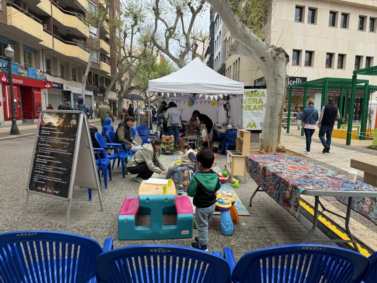 Gran ambiente en la Feria del Stock de Dénia