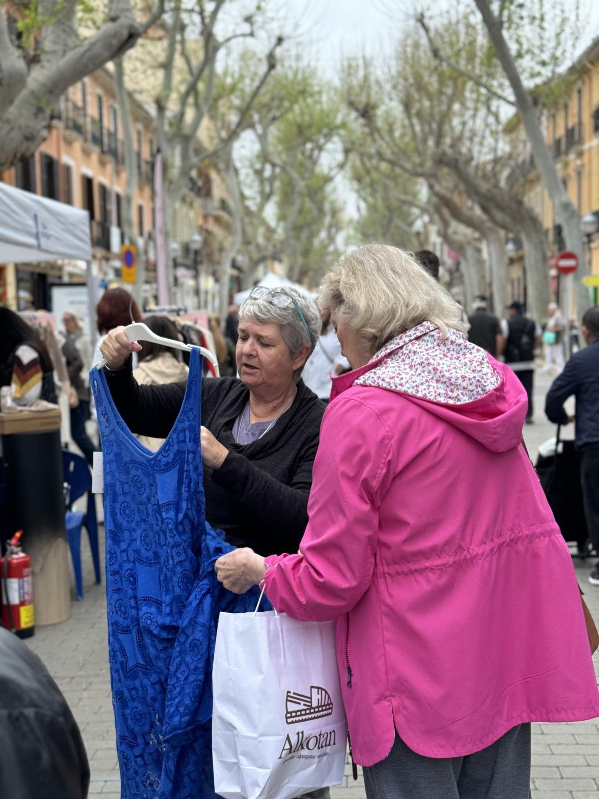 Gran ambiente en la Feria del Stock de Dénia Gran ambiente en la Feria del Stock de Dénia
