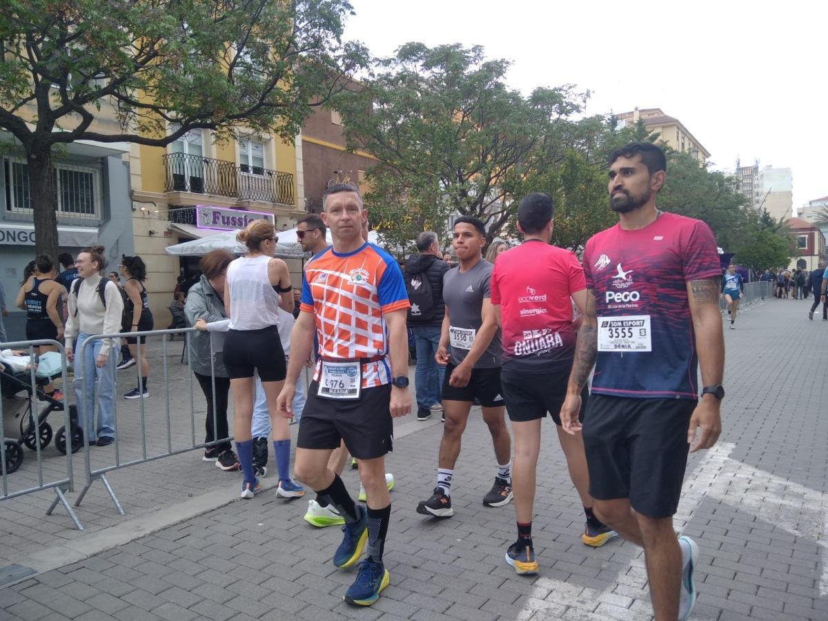 Más de 1.500 corredores se dan cita en la Volta a Peu de Dénia Más de 1.500 corredores se dan cita en la Volta a Peu de Dénia