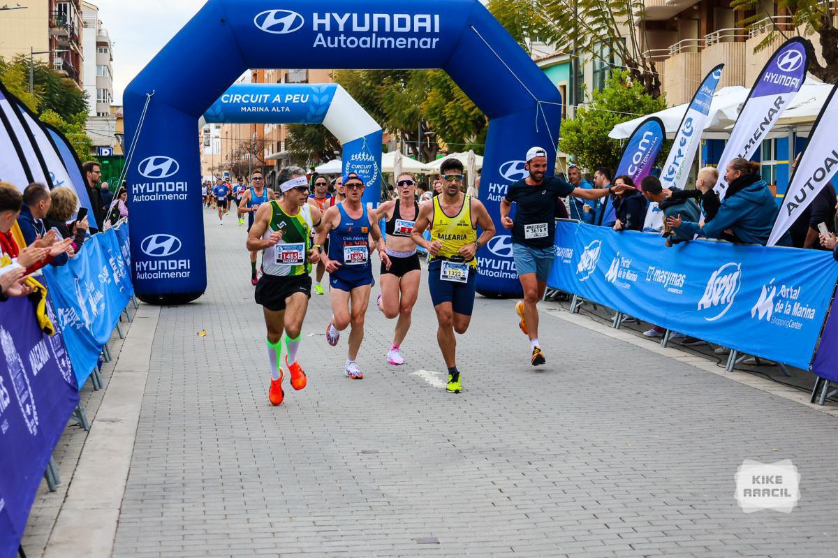 Más de 1.500 corredores se dan cita en la Volta a Peu de Dénia Más de 1.500 corredores se dan cita en la Volta a Peu de Dénia