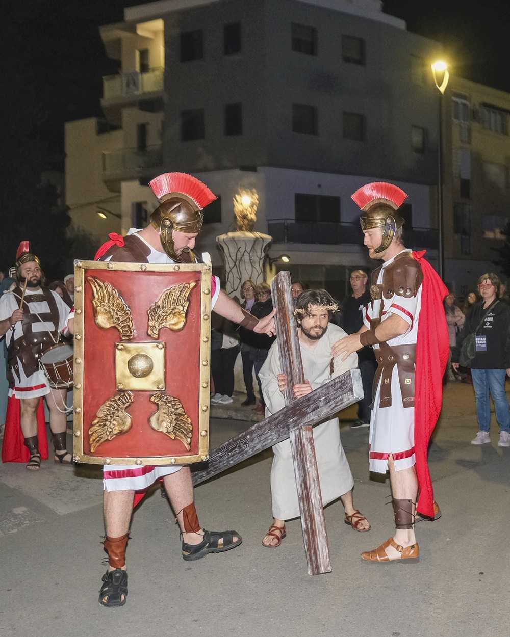 Más de un millar de personas presencian la magnífica escenificación de La Pasión de Ondara Más de un millar de personas presencian la magnífica escenificación de La Pasión de Ondara
