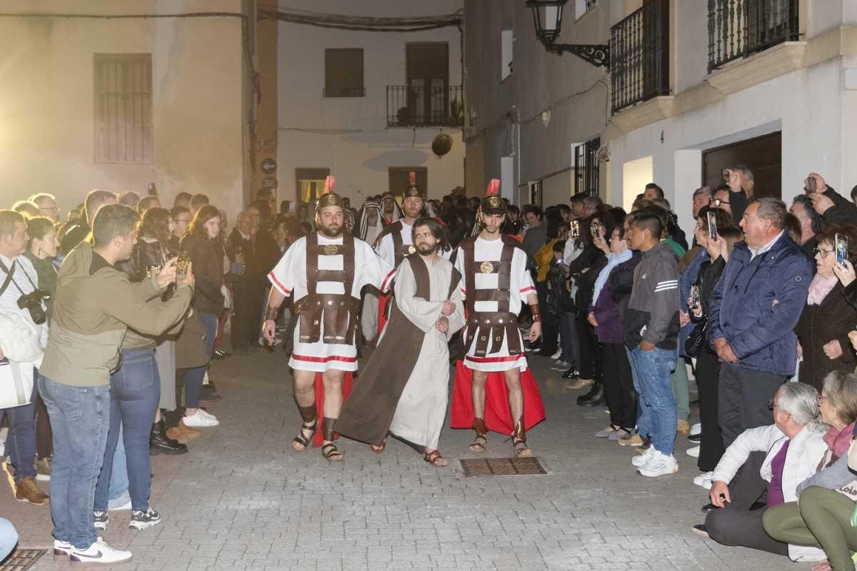Más de un millar de personas presencian la magnífica escenificación de La Pasión de Ondara Más de un millar de personas presencian la magnífica escenificación de La Pasión de Ondara
