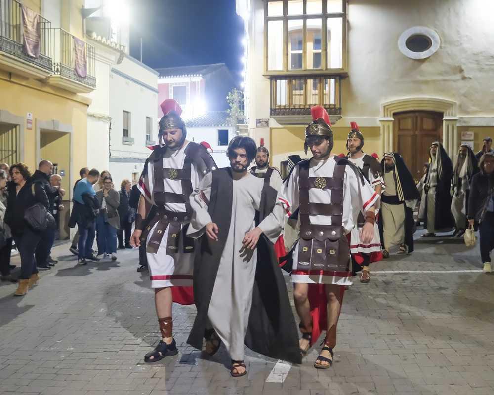 Más de un millar de personas presencian la magnífica escenificación de La Pasión de Ondara Más de un millar de personas presencian la magnífica escenificación de La Pasión de Ondara