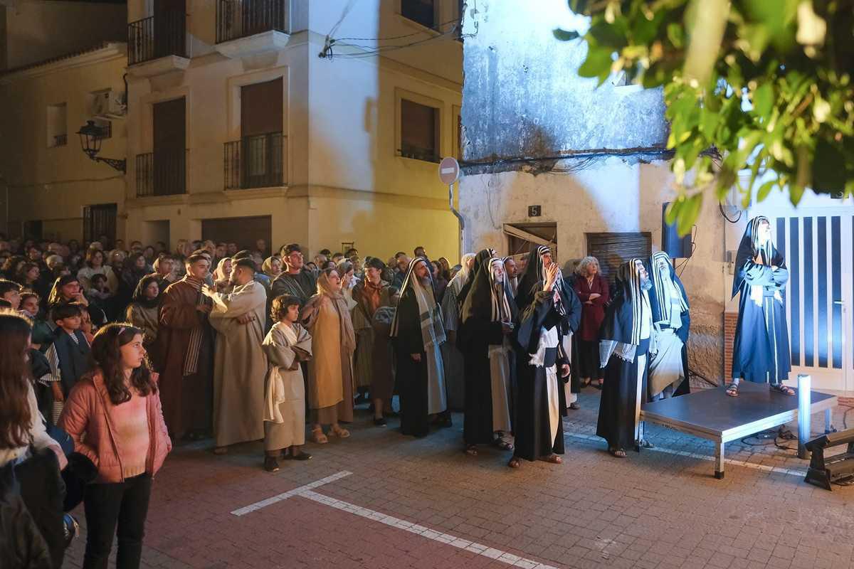 Más de un millar de personas presencian la magnífica escenificación de La Pasión de Ondara Más de un millar de personas presencian la magnífica escenificación de La Pasión de Ondara