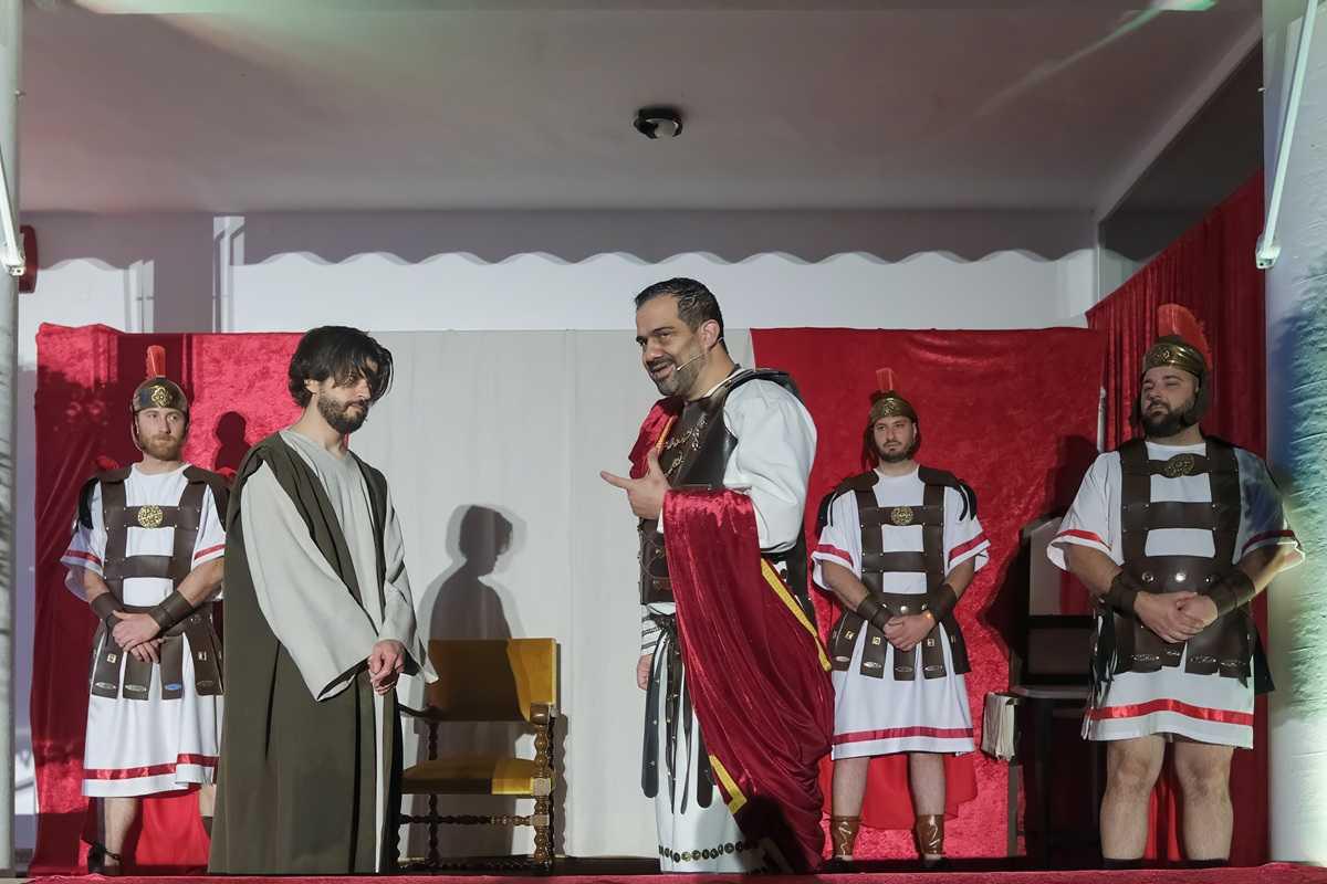 Más de un millar de personas presencian la magnífica escenificación de La Pasión de Ondara Más de un millar de personas presencian la magnífica escenificación de La Pasión de Ondara