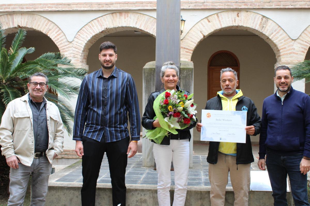 Ondara reconoce a Ineke Weeker por su récord de natación Ondara reconoce a Ineke Weeker por su récord de natación