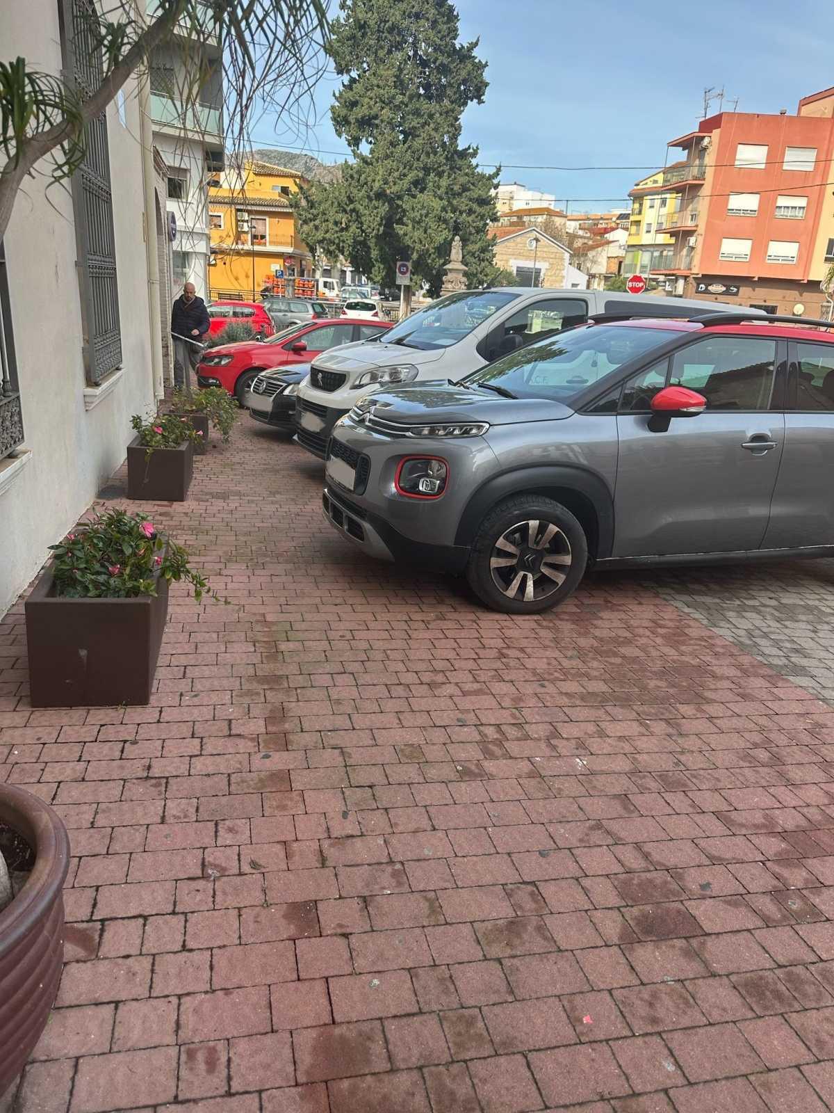 Ondara reorganitza el trànsit a la plaça del Convent per a millorar la seguretat Ondara reorganitza el trànsit a la plaça del Convent per a millorar la seguretat
