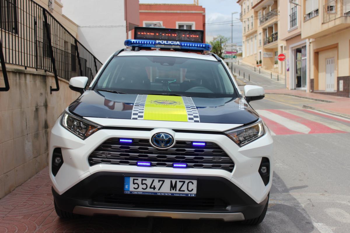 La Policía Local de Benitatxell renueva su flota con dos vehículos híbridos La Policía Local de Benitatxell renueva su flota con dos vehículos híbridos