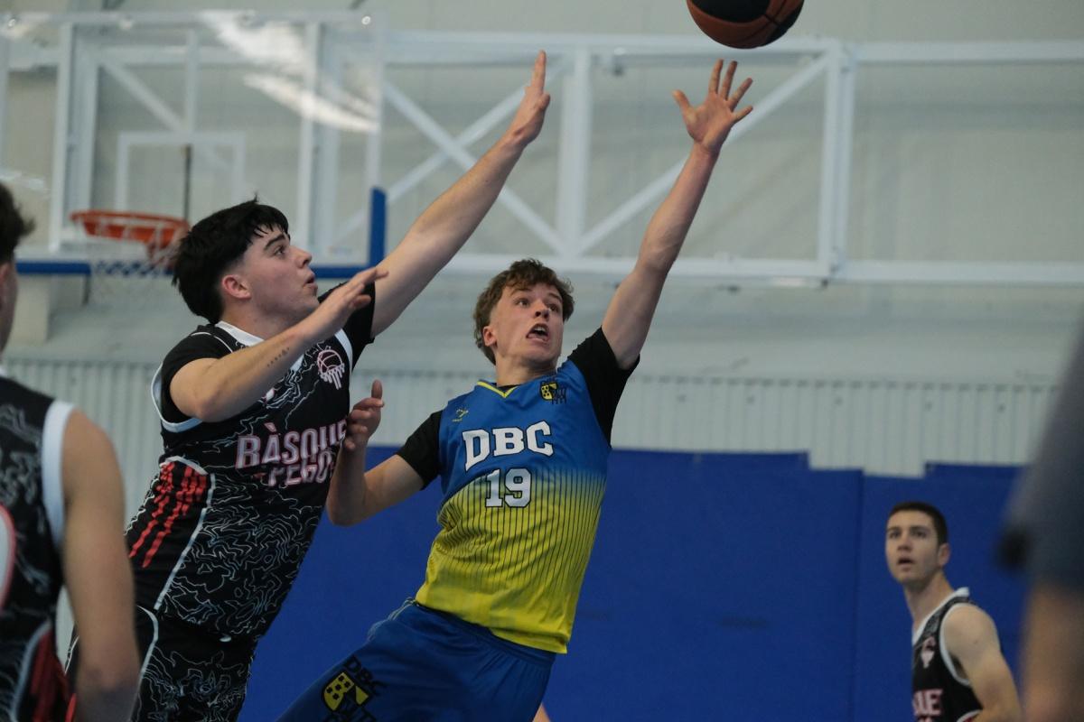 Dénia Básquet se impone ante San Blas, Benidorm y Pego Dénia Básquet se impone ante San Blas, Benidorm y Pego