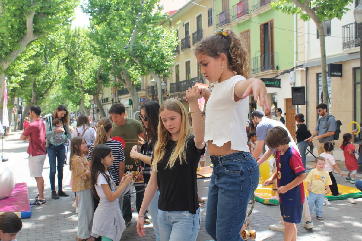 El Festival DAMA convierte las calles dianenses en todo un espectáculo 