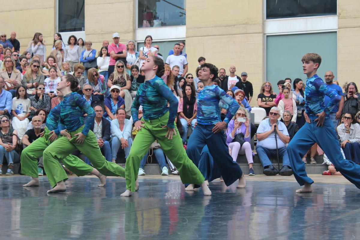 El Festival DAMA convierte las calles dianenses en todo un espectáculo 