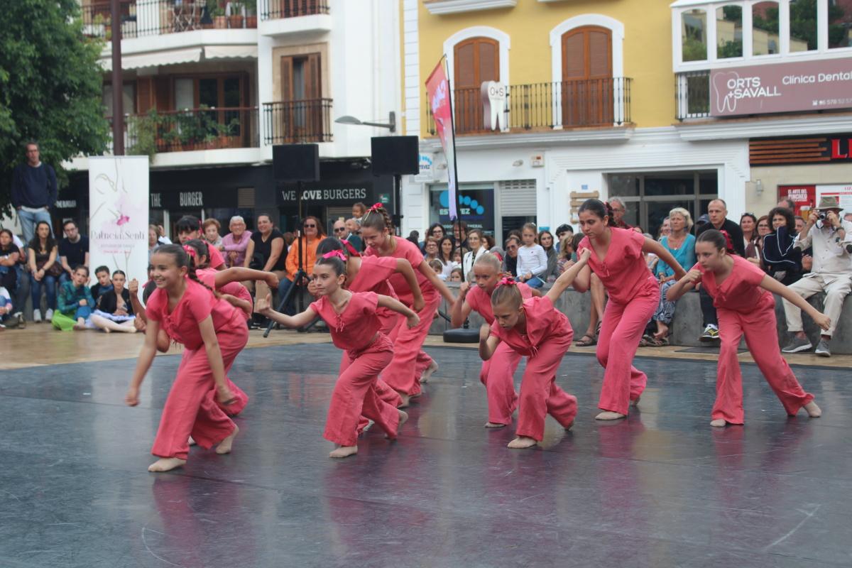 El Festival DAMA convierte las calles dianenses en todo un espectáculo 