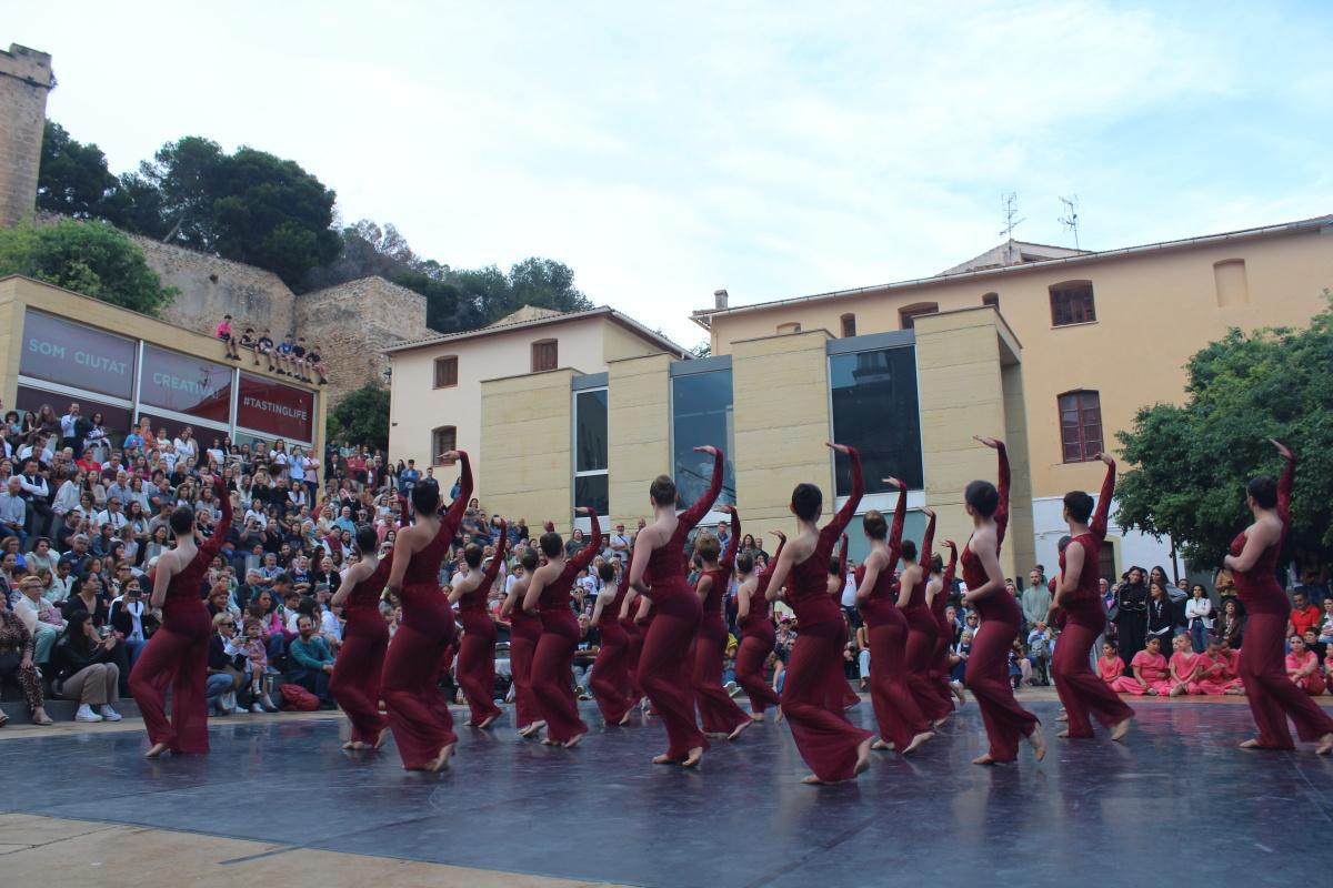 El Festival DAMA convierte las calles dianenses en todo un espectáculo 