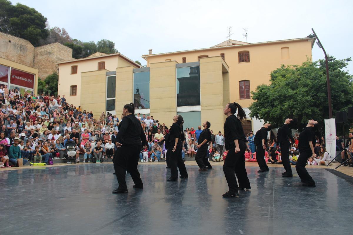 El Festival DAMA convierte las calles dianenses en todo un espectáculo 